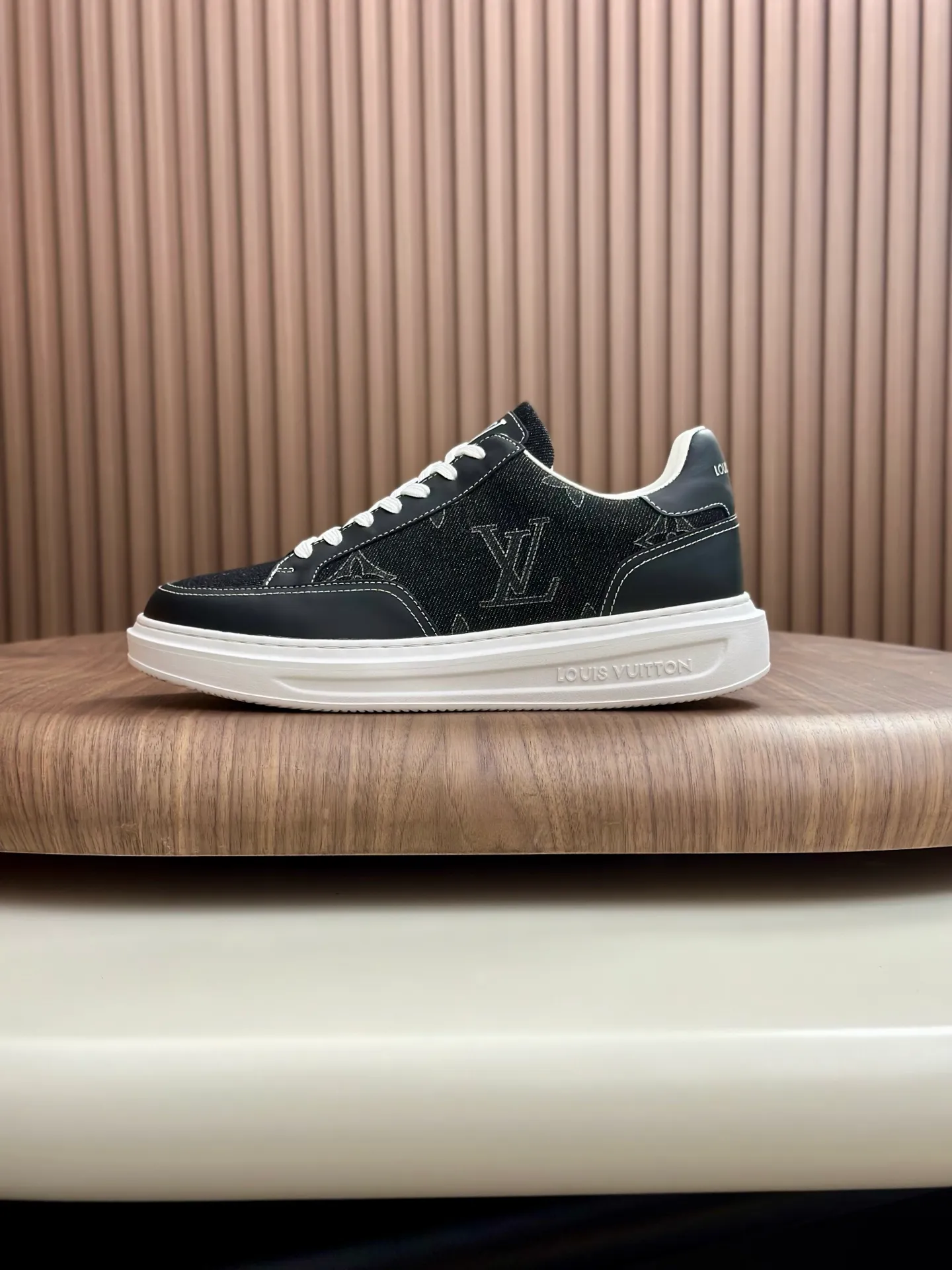 Men's shoes 💰740 Lv 🔍Top purchasing agent Louis Vuitton, sports sneakers counter synchronization, uppers imported from Italy, high-quality splicing colorful complex crafts, imported mesh pads are soft and comfortable, soles: original factory special soles, T men's shoes 💰U exclusive activity molded soles super comfortable, original factory and single goods, high quality, welcome to compare, code number 38-44 (customized 45 46)